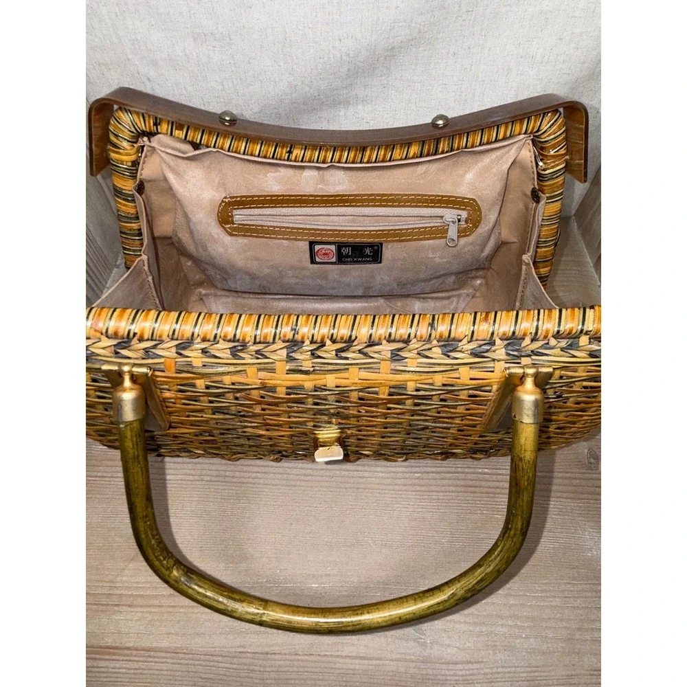 Cho Kwang Vintage Wicker Handbag Bamboo Handles Turn Lock Basket Bag Lucite
